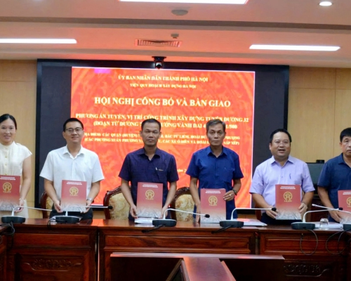 HỘI NGHỊ CÔNG BỐ PHƯƠNG ÁN TUYẾN, VỊ TRÍ CÔNG TRÌNH XÂY DỰNG TUYẾN ĐƯỜNG 32, ĐOẠN TỪ ĐƯỜNG 70 ĐẾN VÀNH ĐAI 4