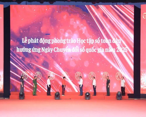 Hà Nội phát động phong trào “Học tập số toàn dân ”: Gần dân hơn - Nhanh hơn - Hiệu quả hơn